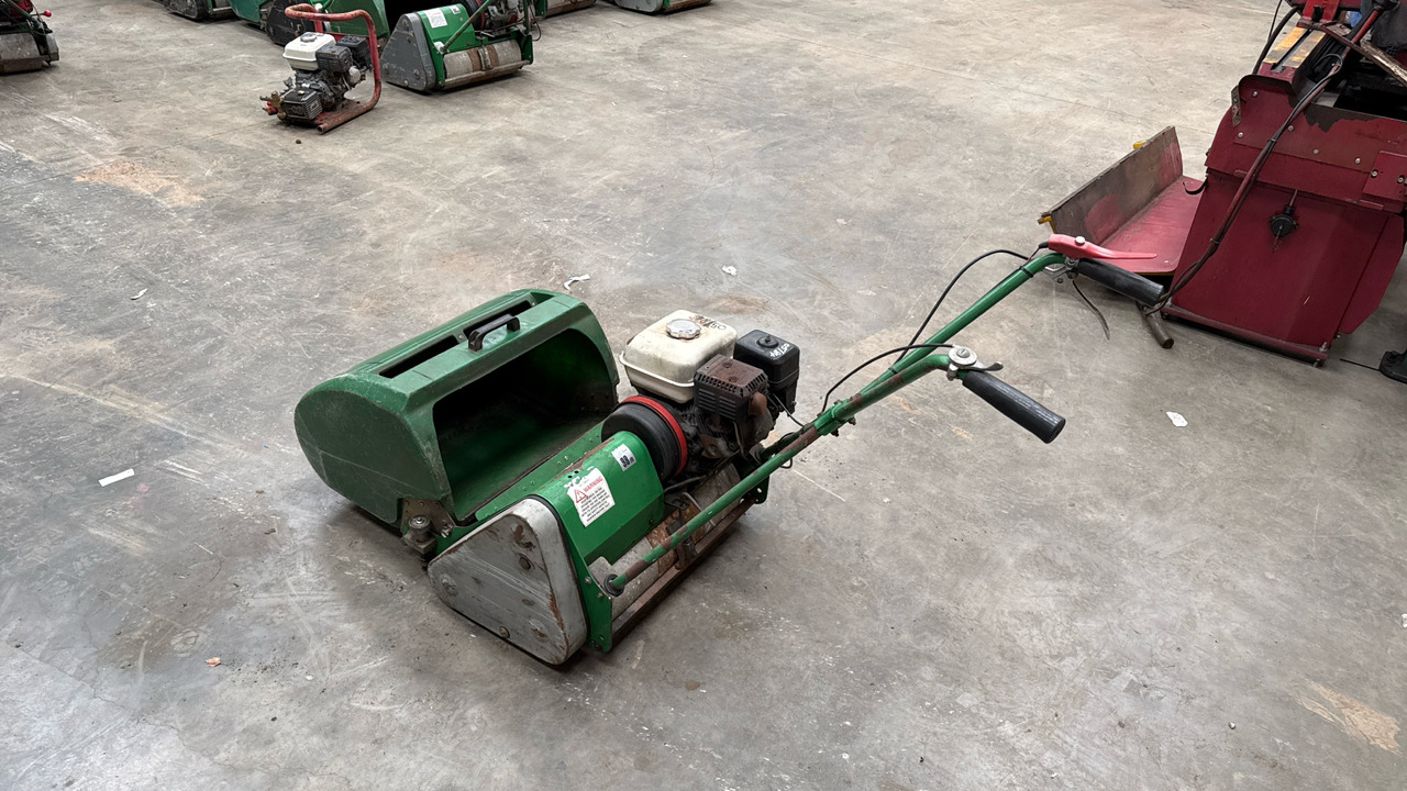 DENNIS FT20 PEDESTRIAN CYLINDER MOWER WITH 9K UNIT AND GRASS BOX - Строительное оборудование: фото 3 DENNIS FT20 PEDESTRIAN CYLINDER MOWER WITH 9K UNIT AND GRASS BOX - Строительное оборудование: фото 3