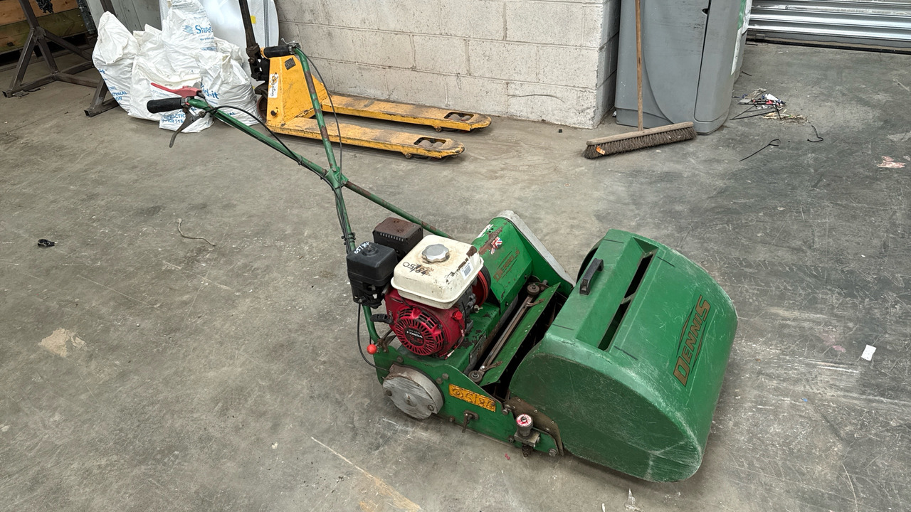DENNIS FT20 PEDESTRIAN CYLINDER MOWER WITH 9K UNIT AND GRASS BOX - Строительное оборудование: фото 1 DENNIS FT20 PEDESTRIAN CYLINDER MOWER WITH 9K UNIT AND GRASS BOX - Строительное оборудование: фото 1