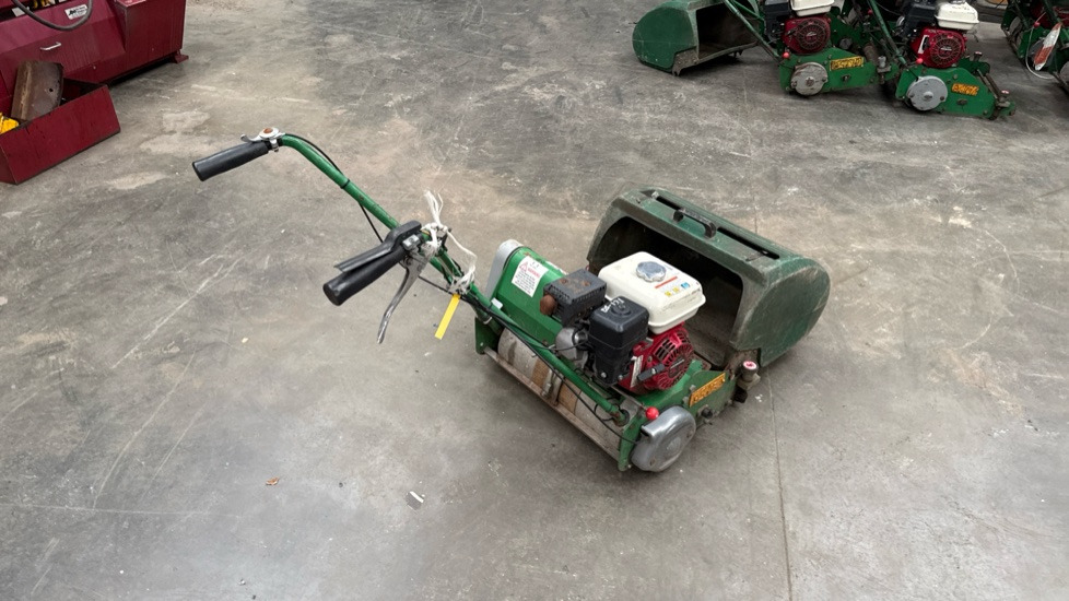 DENNIS FT510 PEDESTRIAN CYLINDER MOWER WITH 5K UNIT AND GRASS BOX - Строительное оборудование: фото 2 DENNIS FT510 PEDESTRIAN CYLINDER MOWER WITH 5K UNIT AND GRASS BOX - Строительное оборудование: фото 2