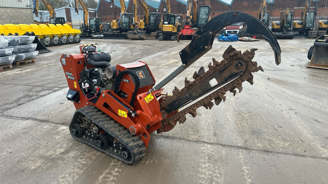 DITCH WITCH C24X - Траншеекопатель: фото 2 DITCH WITCH C24X - Траншеекопатель: фото 2