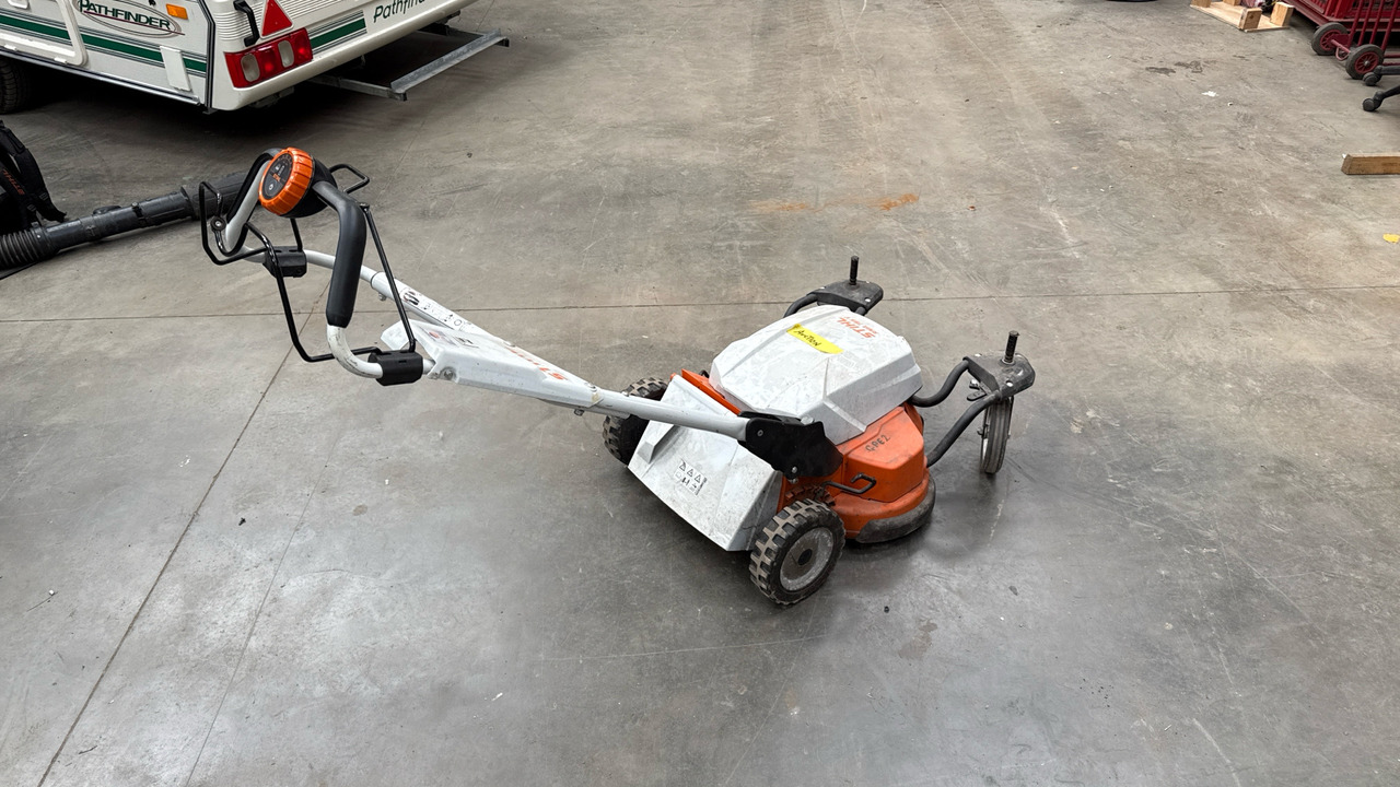 STIHL BR500 BACK PACK LEAF BLOWER - Строительное оборудование: фото 1 STIHL BR500 BACK PACK LEAF BLOWER - Строительное оборудование: фото 1