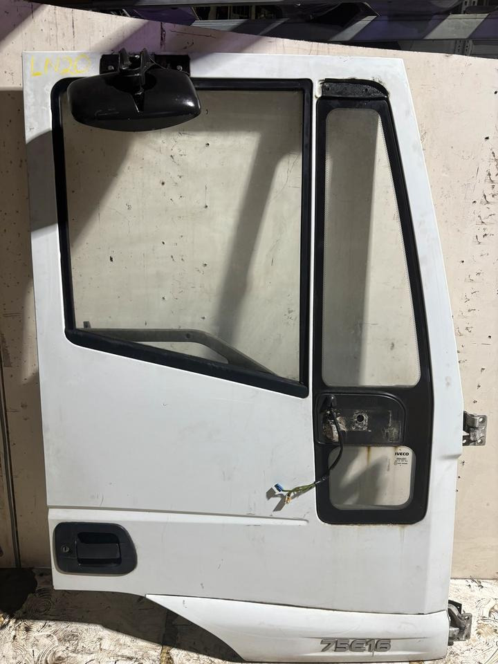 IVECO EURO CARGO Beifahrertür,weiß,Innenverkleidung LN 20 - Дверь и запчасти для Грузовиков: фото 2 IVECO EURO CARGO Beifahrertür,weiß,Innenverkleidung LN 20 - Дверь и запчасти для Грузовиков: фото 2
