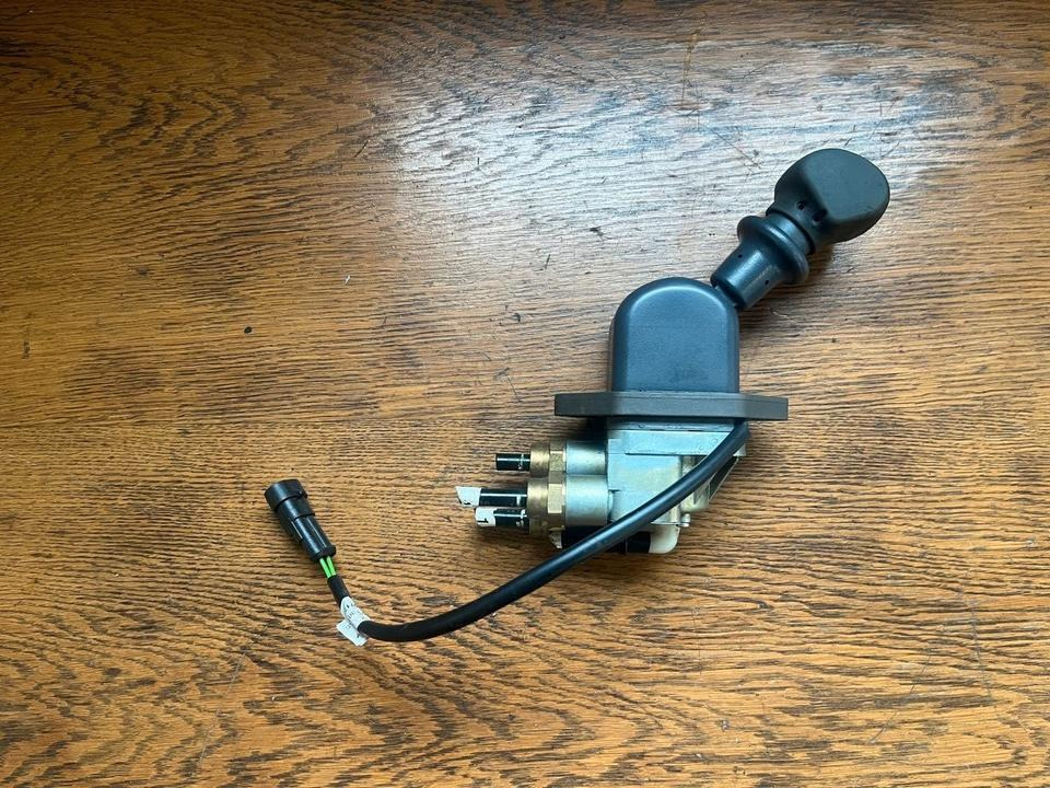 IVECO Stralis KNORR-BREMSE Bremsventil Handbremsventil DPM90EY - Тормозной клапан для Грузовиков: фото 1 IVECO Stralis KNORR-BREMSE Bremsventil Handbremsventil DPM90EY - Тормозной клапан для Грузовиков: фото 1