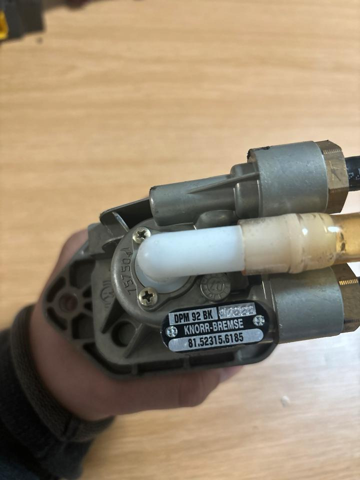 MAN Bremsventil Feststellbremse Handbremsventil 81.52315.6185 - Тормозной клапан для Грузовиков: фото 3 MAN Bremsventil Feststellbremse Handbremsventil 81.52315.6185 - Тормозной клапан для Грузовиков: фото 3