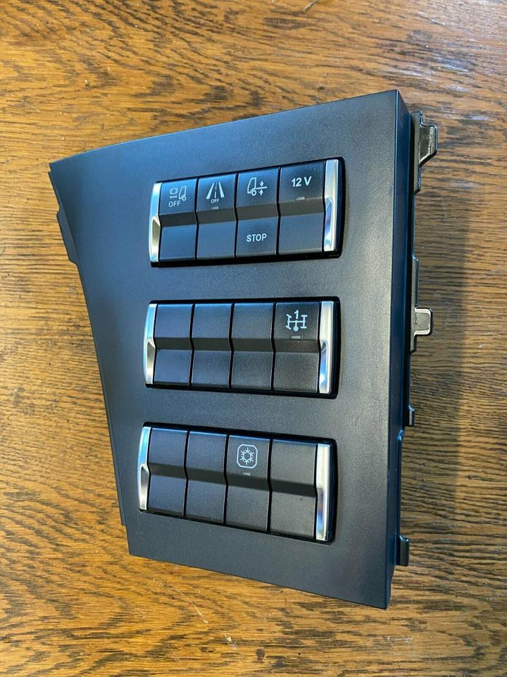 Mercedes Actros MP4 Bedienungspanel A 960 540 02 46 - Кабина и интерьер для Грузовиков: фото 2 Mercedes Actros MP4 Bedienungspanel A 960 540 02 46 - Кабина и интерьер для Грузовиков: фото 2