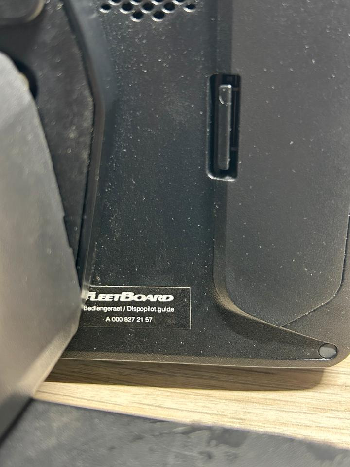 Mercedes Actros MP4 FleetBoard Monitor Display A0008272157 - Тахограф для Грузовиков: фото 4 Mercedes Actros MP4 FleetBoard Monitor Display A0008272157 - Тахограф для Грузовиков: фото 4