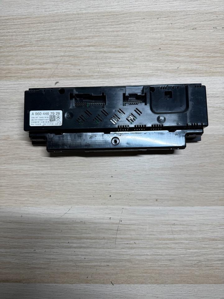 Mercedes Actros MP4 Klimabedienteil Klima Heizung A9604467928 - Блок управления для Грузовиков: фото 3 Mercedes Actros MP4 Klimabedienteil Klima Heizung A9604467928 - Блок управления для Грузовиков: фото 3