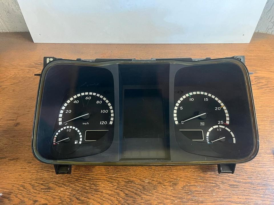 Mercedes Benz Actros MP4 Kombiinstrument / Tacho A0104464621 - Приборная панель для Грузовиков: фото 2 Mercedes Benz Actros MP4 Kombiinstrument / Tacho A0104464621 - Приборная панель для Грузовиков: фото 2
