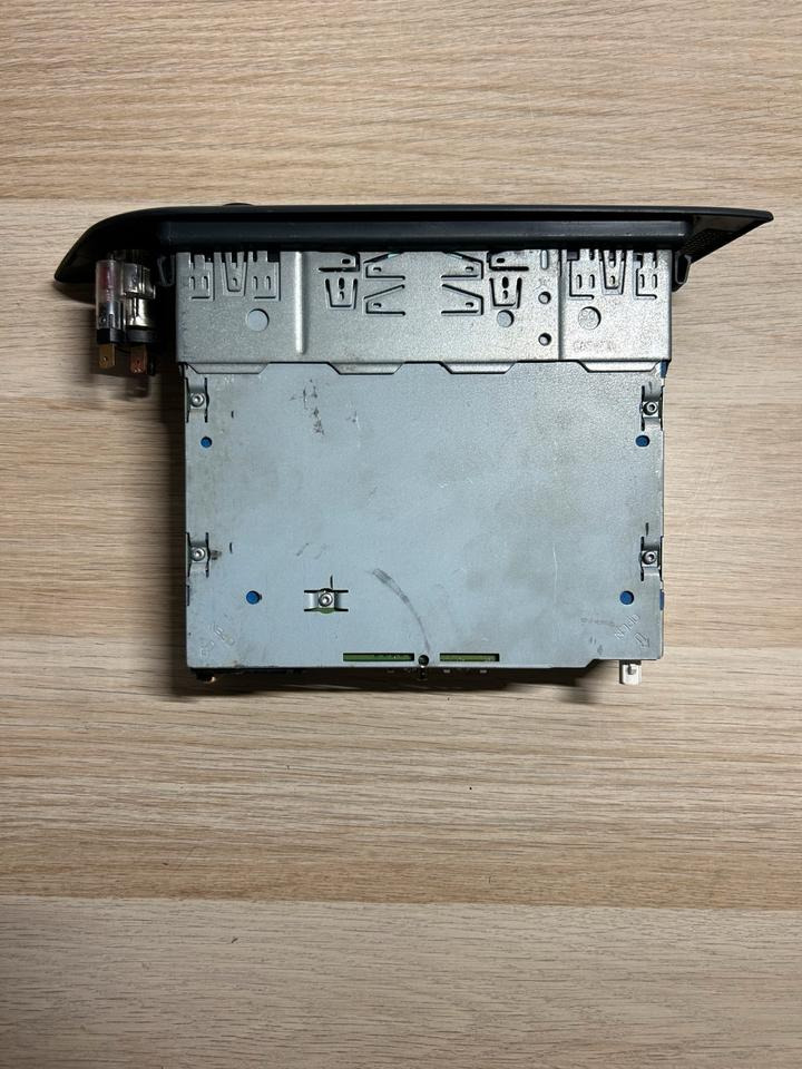 MAN BOSCH Multimedia Radio 24V 81.28101-6184 - Запчасти: фото 4 MAN BOSCH Multimedia Radio 24V 81.28101-6184 - Запчасти: фото 4