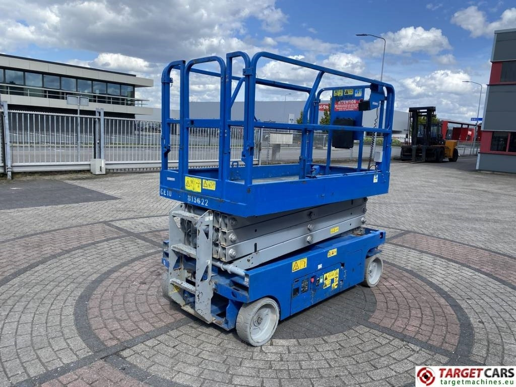 Genie GS-2646 Electric Scissor Work Lift 992cm - Ножничный подъемник: фото 3 Genie GS-2646 Electric Scissor Work Lift 992cm - Ножничный подъемник: фото 3