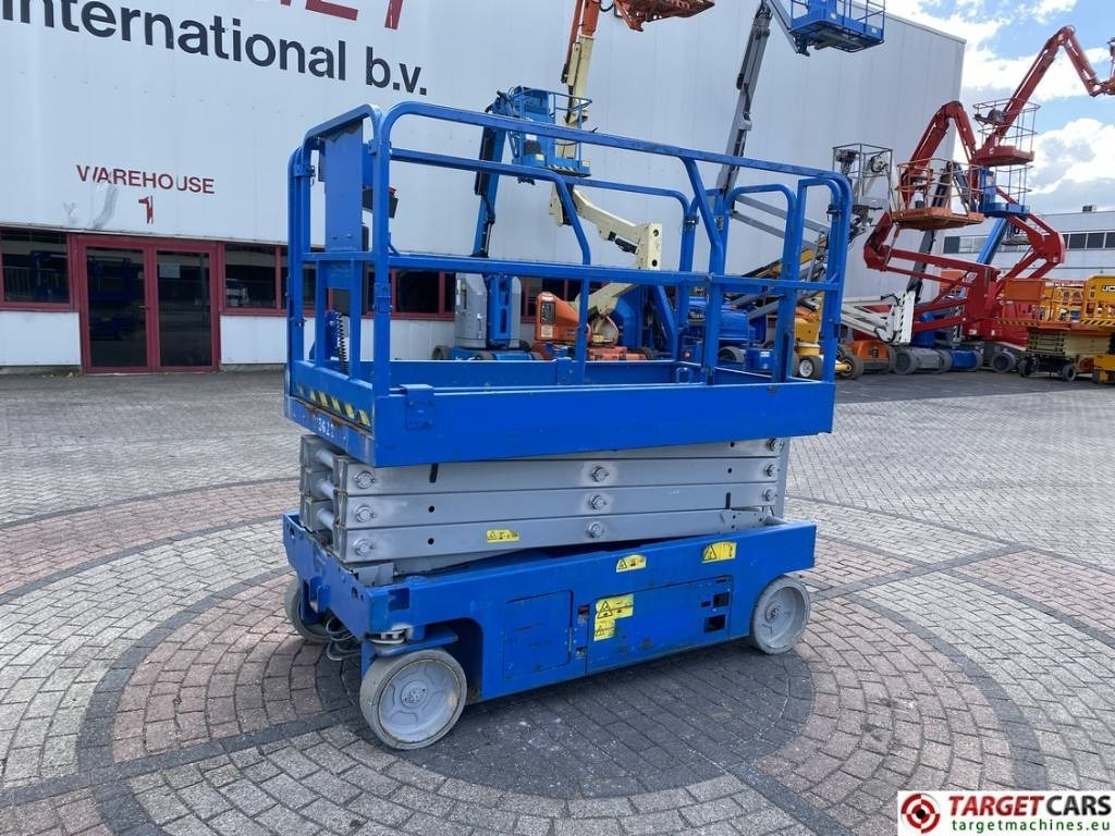 Genie GS-2646 Electric Scissor Work Lift 992cm - Ножничный подъемник: фото 1 Genie GS-2646 Electric Scissor Work Lift 992cm - Ножничный подъемник: фото 1