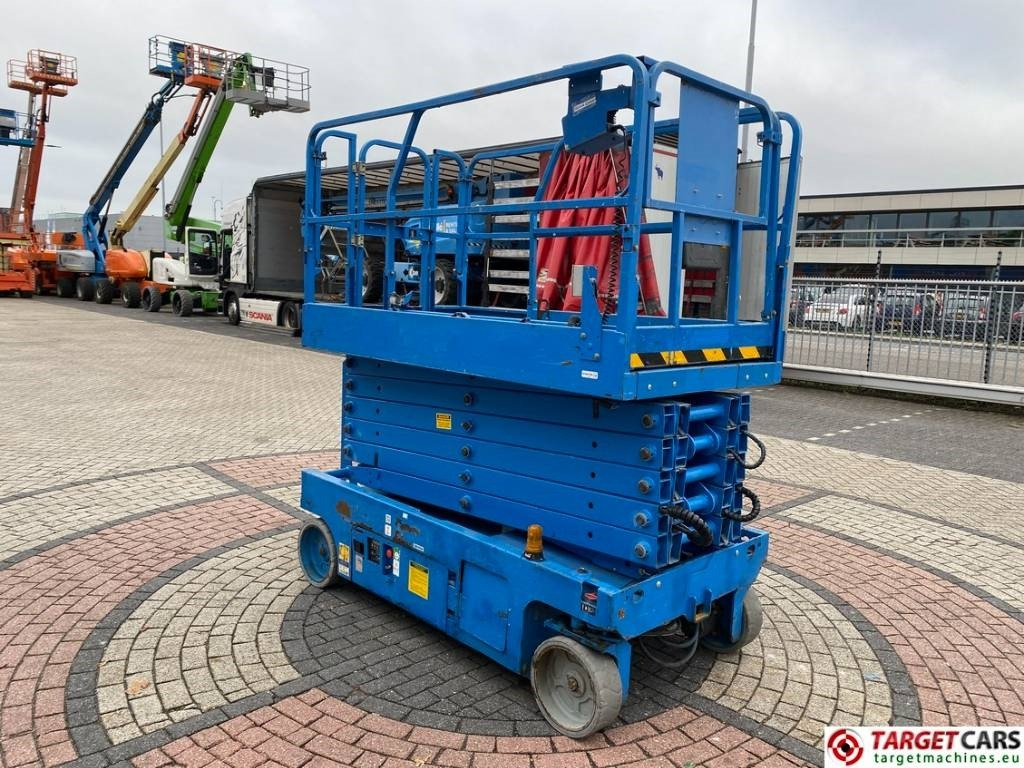 Genie GS-4047 Electric Scissor Work Lift 1389cm - Ножничный подъемник: фото 2 Genie GS-4047 Electric Scissor Work Lift 1389cm - Ножничный подъемник: фото 2
