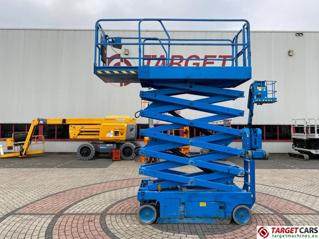 Genie GS-4047 Electric Scissor Work Lift 1389cm - Ножничный подъемник: фото 5 Genie GS-4047 Electric Scissor Work Lift 1389cm - Ножничный подъемник: фото 5