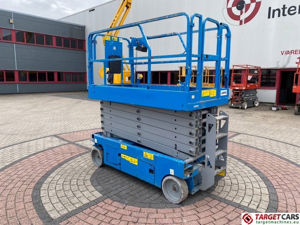 Genie GS-4047 Electric Scissor Work Lift 1389cm - Ножничный подъемник: фото 4 Genie GS-4047 Electric Scissor Work Lift 1389cm - Ножничный подъемник: фото 4