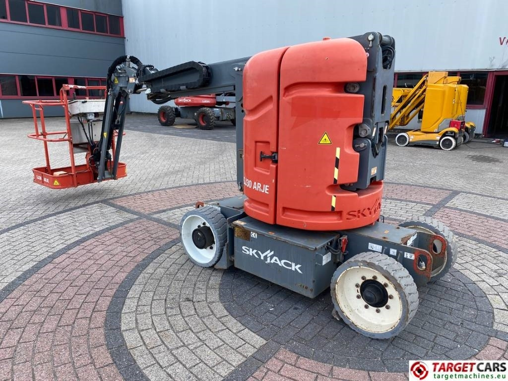 SkyJack SJ30 ARJE Articulated Electric Boom Work Lift 11M - Коленчатый подъемник: фото 4 SkyJack SJ30 ARJE Articulated Electric Boom Work Lift 11M - Коленчатый подъемник: фото 4