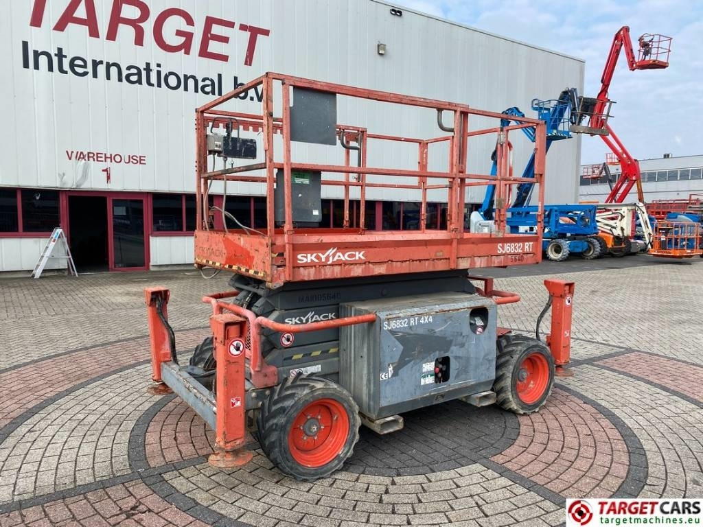 SkyJack SJ6832 RT Diesel 4x4 Scissor Work Lift 1180cm  - Ножничный подъемник: фото 1 SkyJack SJ6832 RT Diesel 4x4 Scissor Work Lift 1180cm  - Ножничный подъемник: фото 1
