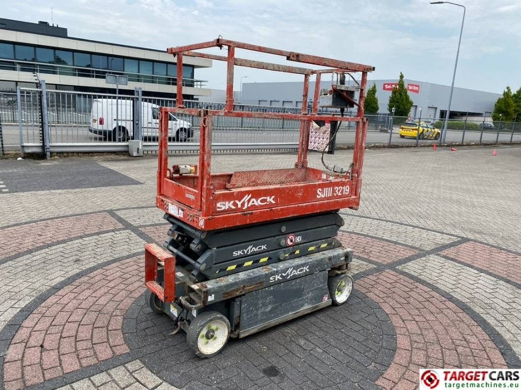 SkyJack SJIII-3219 Electric Scissor Work Lift 780cm - Ножничный подъемник: фото 3 SkyJack SJIII-3219 Electric Scissor Work Lift 780cm - Ножничный подъемник: фото 3