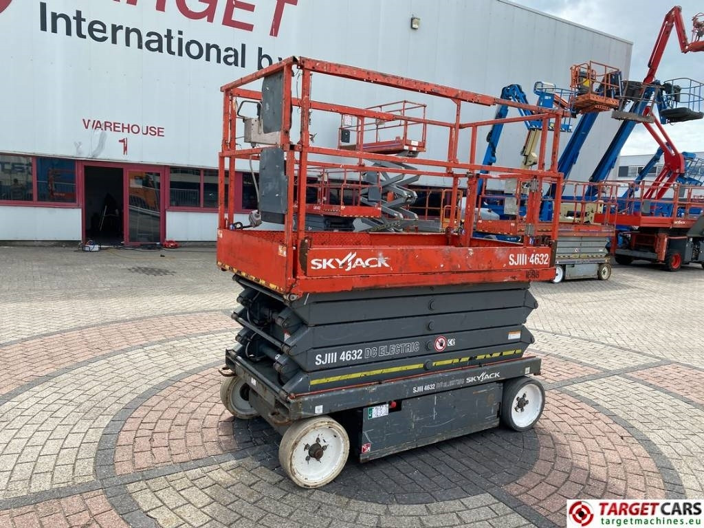 SkyJack SJIII-4632 Electric 4632 Scissor Work Lift 1170cm - Ножничный подъемник: фото 1 SkyJack SJIII-4632 Electric 4632 Scissor Work Lift 1170cm - Ножничный подъемник: фото 1