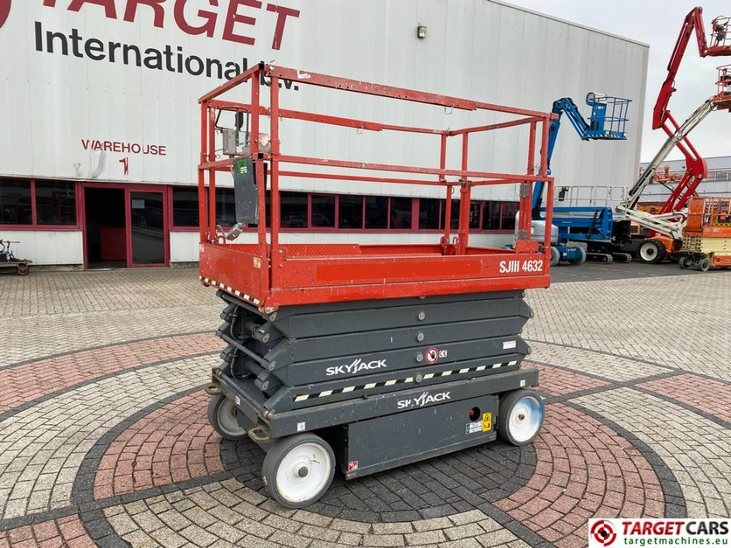 SkyJack SJIII-4632 Electric 4632 Scissor Work Lift 1170cm - Ножничный подъемник: фото 1 SkyJack SJIII-4632 Electric 4632 Scissor Work Lift 1170cm - Ножничный подъемник: фото 1