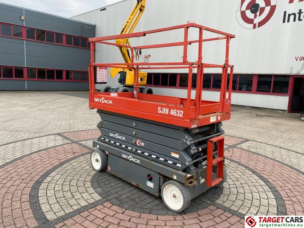 SkyJack SJIII-4632 Electric 4632 Scissor Work Lift 1170cm  - Ножничный подъемник: фото 4 SkyJack SJIII-4632 Electric 4632 Scissor Work Lift 1170cm  - Ножничный подъемник: фото 4