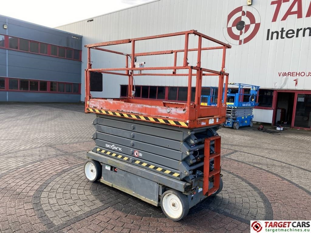 SkyJack SJIII-4740 Electric Scissor 4740 Work Lift 1380cm - Ножничный подъемник: фото 4 SkyJack SJIII-4740 Electric Scissor 4740 Work Lift 1380cm - Ножничный подъемник: фото 4