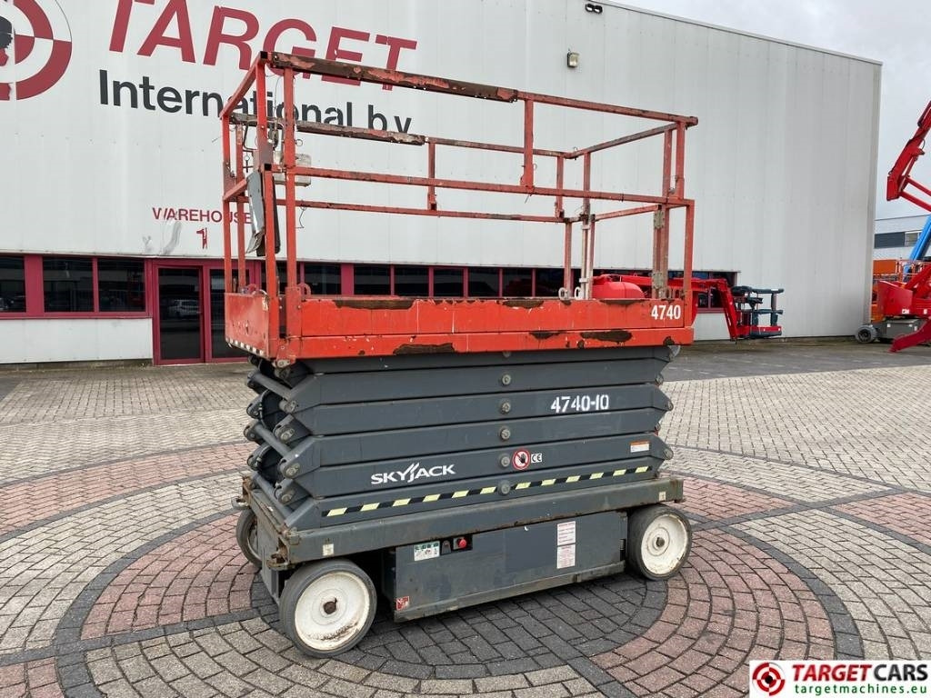 SkyJack SJIII-4740 Electric Scissor 4740 Work Lift 1380cm - Ножничный подъемник: фото 1 SkyJack SJIII-4740 Electric Scissor 4740 Work Lift 1380cm - Ножничный подъемник: фото 1