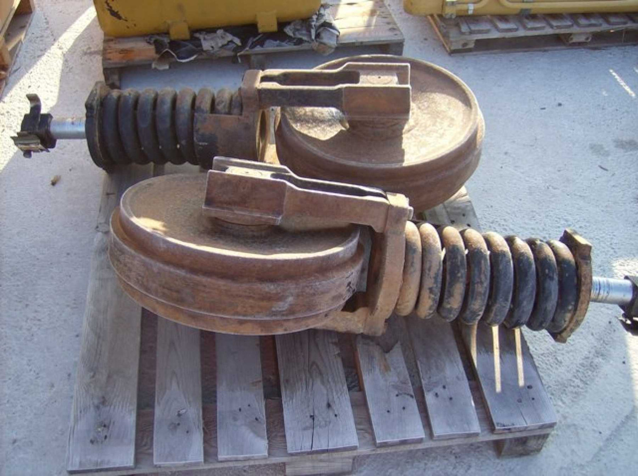 Caterpillar 317 NVA N. 2 RUOTE GUIDA E TENSORI - Запчасти ходовой части для Строительной техники: фото 1 Caterpillar 317 NVA N. 2 RUOTE GUIDA E TENSORI - Запчасти ходовой части для Строительной техники: фото 1