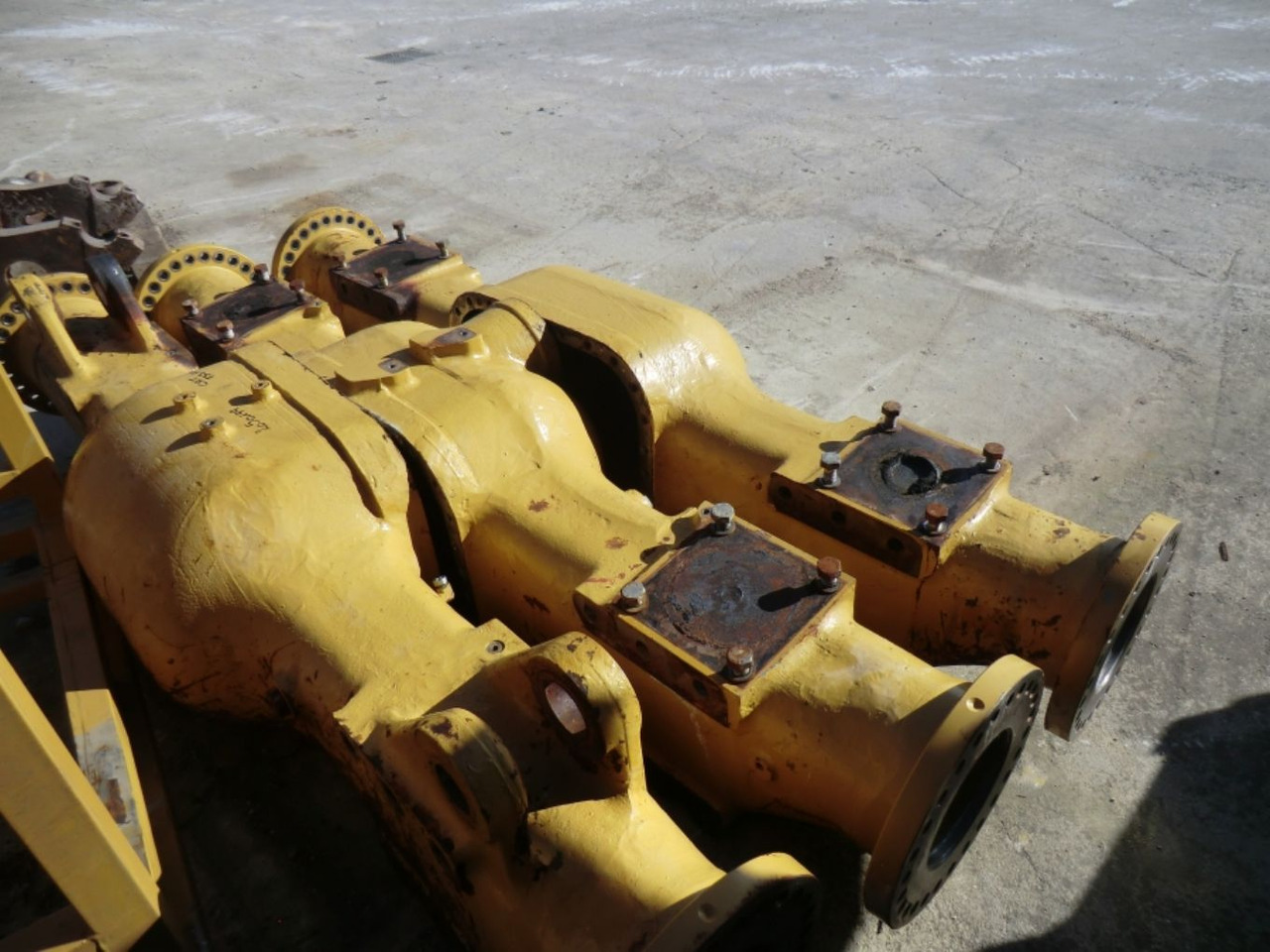 Caterpillar 735 ALLOGGIAMENTO ASSALE CENTRALE - Ось и запчасти для Строительной техники: фото 3 Caterpillar 735 ALLOGGIAMENTO ASSALE CENTRALE - Ось и запчасти для Строительной техники: фото 3