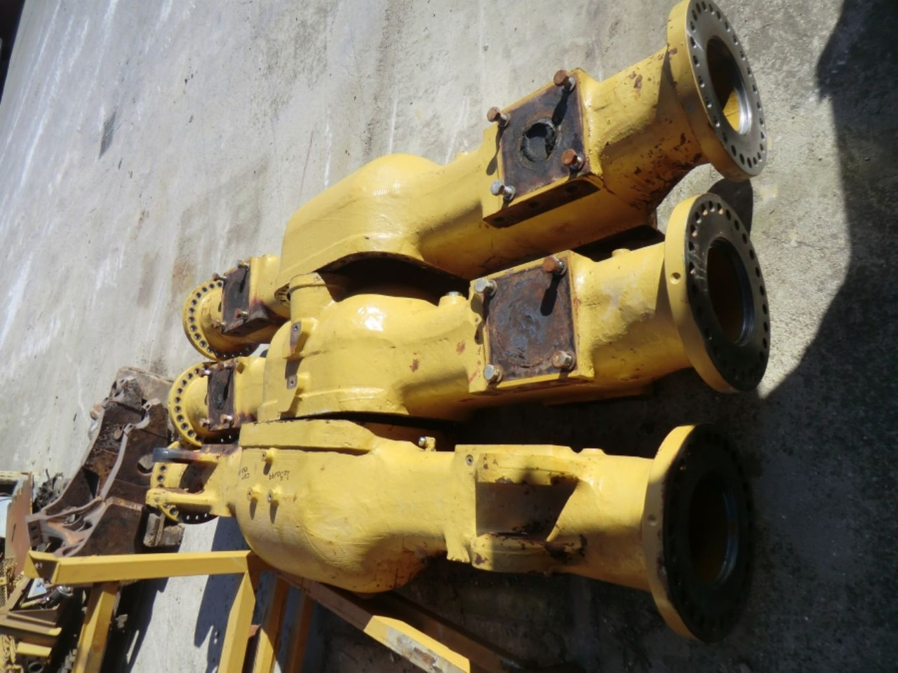 Caterpillar 735 ALLOGGIAMENTO ASSALE CENTRALE - Ось и запчасти для Строительной техники: фото 1 Caterpillar 735 ALLOGGIAMENTO ASSALE CENTRALE - Ось и запчасти для Строительной техники: фото 1