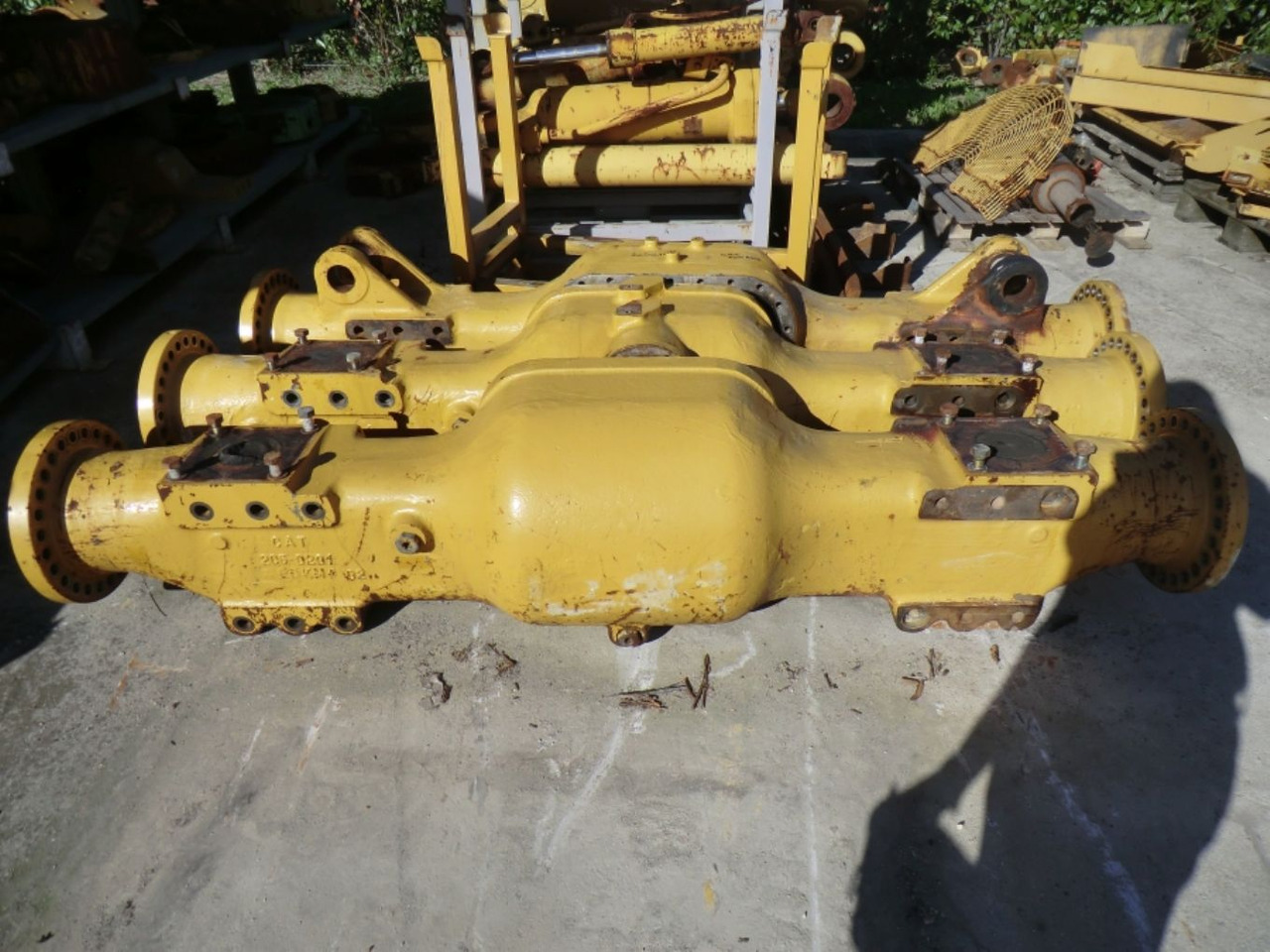 Caterpillar 735 ALLOGGIAMENTO ASSALE CENTRALE - Ось и запчасти для Строительной техники: фото 2 Caterpillar 735 ALLOGGIAMENTO ASSALE CENTRALE - Ось и запчасти для Строительной техники: фото 2