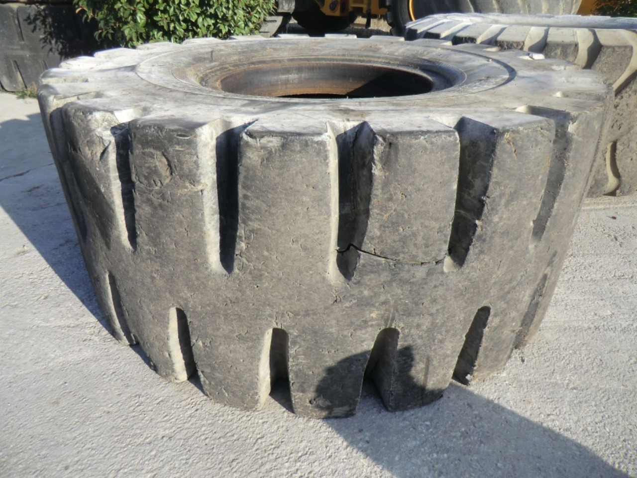 UNITED 35/65-33 L5 Pneumatico misura 35/65-33 L5 passo alto. - Шина для Строительной техники: фото 2 UNITED 35/65-33 L5 Pneumatico misura 35/65-33 L5 passo alto. - Шина для Строительной техники: фото 2