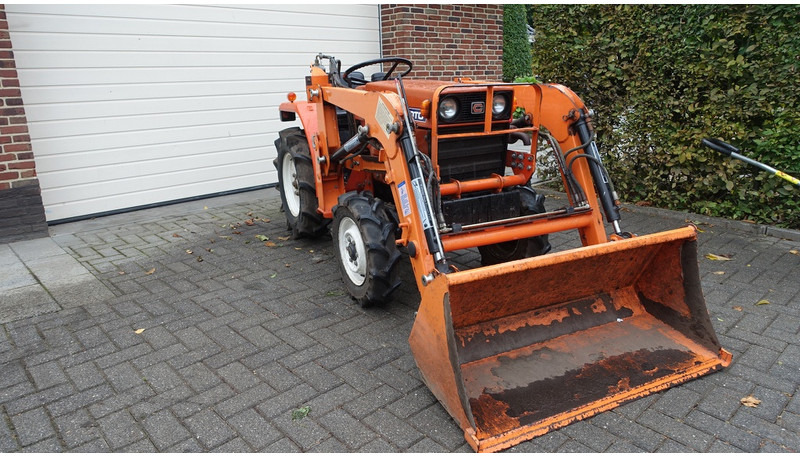 Hinomoto C144 4x4 met frontlader - Трактор: фото 2 Hinomoto C144 4x4 met frontlader - Трактор: фото 2