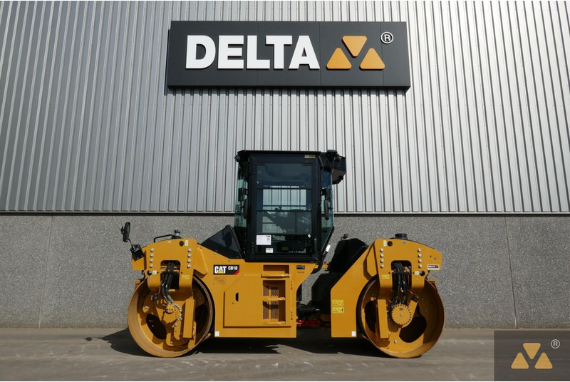 Caterpillar CB10 - Каток: фото 1 Caterpillar CB10 - Каток: фото 1