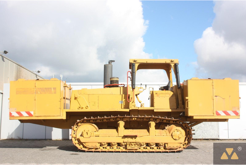 Caterpillar D6E Fuel tanker - Грузовик: фото 1 Caterpillar D6E Fuel tanker - Грузовик: фото 1