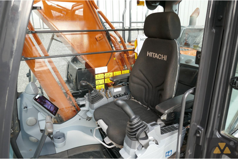 Гусеничный экскаватор Hitachi ZX210LC-7: фото 7