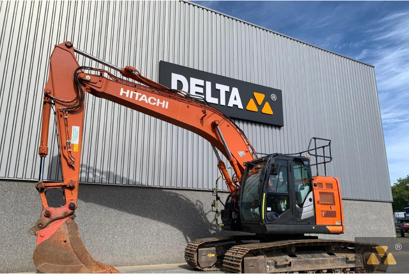 Hitachi ZX225USLC-6 - Гусеничный экскаватор: фото 3 Hitachi ZX225USLC-6 - Гусеничный экскаватор: фото 3