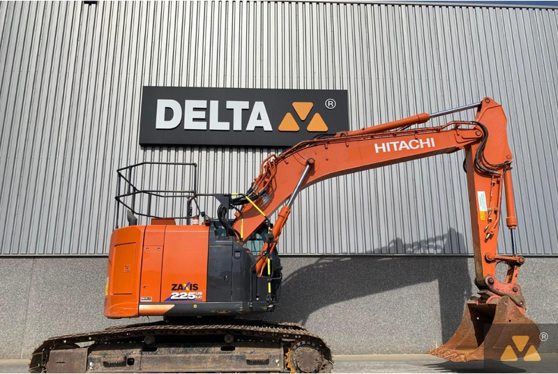 Hitachi ZX225USLC-6 - Гусеничный экскаватор: фото 2 Hitachi ZX225USLC-6 - Гусеничный экскаватор: фото 2