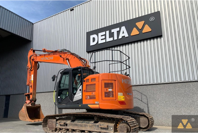 Hitachi ZX225USLC-6 - Гусеничный экскаватор: фото 4 Hitachi ZX225USLC-6 - Гусеничный экскаватор: фото 4