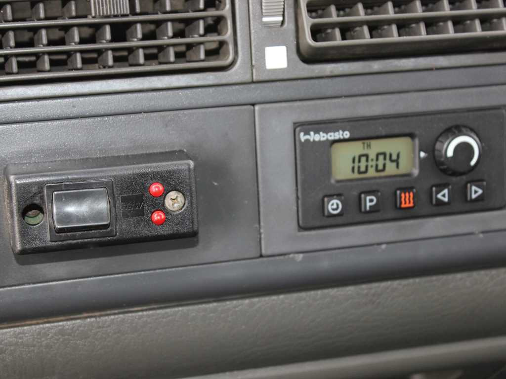 Тентованный грузовик Iveco EUROCARGO ML 120 E, EURO 3, SLEEPING BODY, HYDRAULIC FRONT: фото 19 Тентованный грузовик Iveco EUROCARGO ML 120 E, EURO 3, SLEEPING BODY, HYDRAULIC FRONT: фото 19