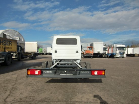 Iveco Daily 40 - 180 Fahrgestell, E6 Automatik 2 Stück verfügbar - Грузовик-шасси: фото 5 Iveco Daily 40 - 180 Fahrgestell, E6 Automatik 2 Stück verfügbar - Грузовик-шасси: фото 5