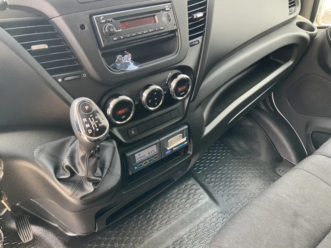 Iveco Daily 35C13 2.3 375 Automaat Koelmeubelbak Deuren Dag&Na - Фургон-рефрижератор: фото 4 Iveco Daily 35C13 2.3 375 Automaat Koelmeubelbak Deuren Dag&Na - Фургон-рефрижератор: фото 4