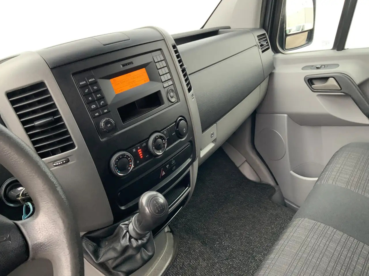 Mercedes-Benz Sprinter 311 2.2 CDI 366 L2H1 Airco 3 Zits Opstap& Trekhaak - Цельнометаллический фургон: фото 5 Mercedes-Benz Sprinter 311 2.2 CDI 366 L2H1 Airco 3 Zits Opstap& Trekhaak - Цельнометаллический фургон: фото 5