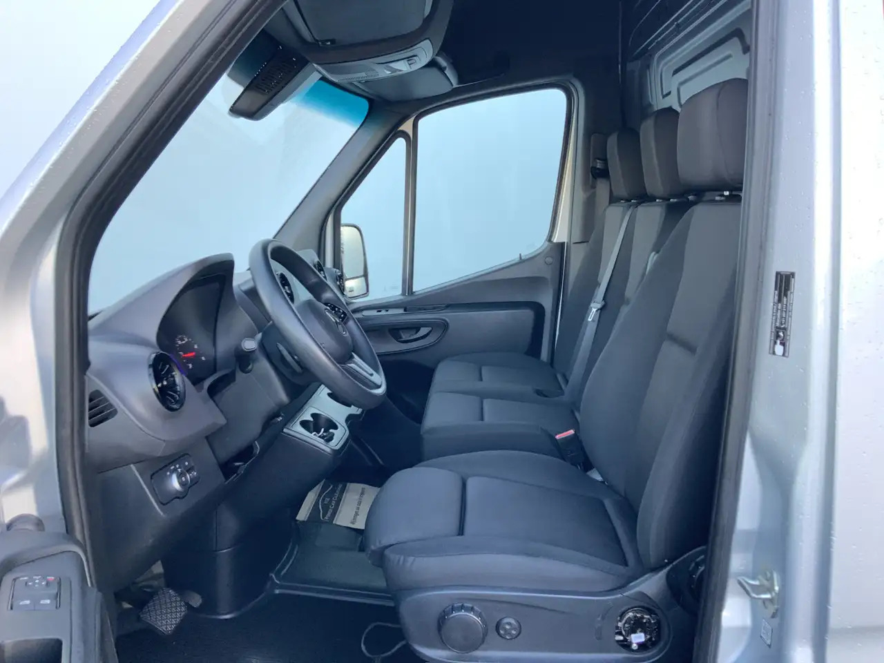 Mercedes-Benz Sprinter 315 1.9 CDI L2H2 Automaat 3 Zits Airco Navi Camera - Цельнометаллический фургон: фото 4 Mercedes-Benz Sprinter 315 1.9 CDI L2H2 Automaat 3 Zits Airco Navi Camera - Цельнометаллический фургон: фото 4