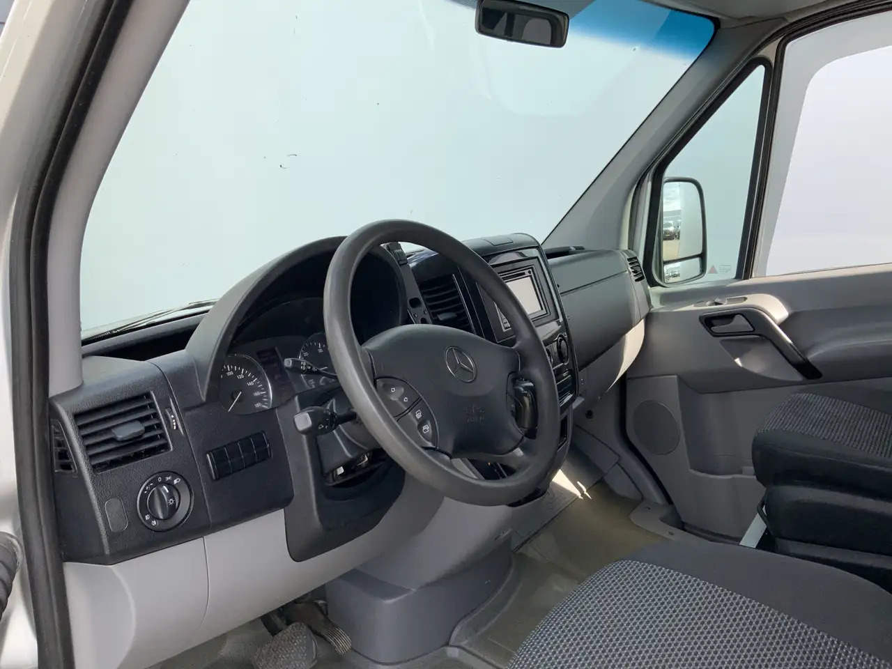 Mercedes-Benz Sprinter 318 3.0 CDI 366 L2 H2 Automaat Airco Cruise Camera - Цельнометаллический фургон: фото 5 Mercedes-Benz Sprinter 318 3.0 CDI 366 L2 H2 Automaat Airco Cruise Camera - Цельнометаллический фургон: фото 5