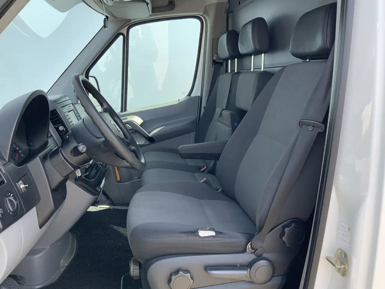 Volkswagen Crafter 35 2.0 TDI L1H1 Airco Cruise 3 Zits Trekhaak 2000 - Цельнометаллический фургон: фото 4 Volkswagen Crafter 35 2.0 TDI L1H1 Airco Cruise 3 Zits Trekhaak 2000 - Цельнометаллический фургон: фото 4