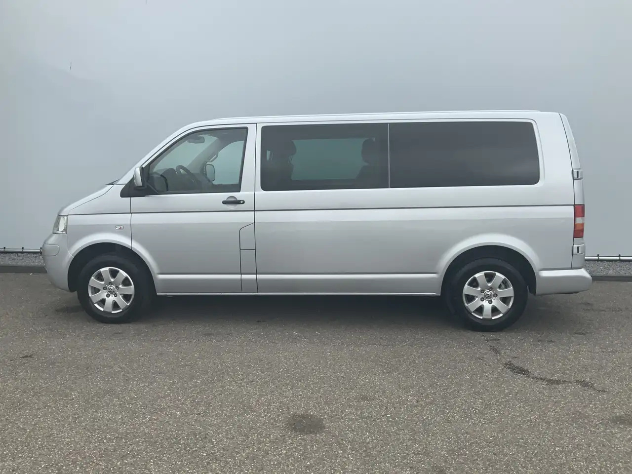 Volkswagen T5 Transporter 2.5 TDI 340 Automaat Trendline Dub Cab 5 Zits Leer - Грузопассажирский фургон: фото 3 Volkswagen T5 Transporter 2.5 TDI 340 Automaat Trendline Dub Cab 5 Zits Leer - Грузопассажирский фургон: фото 3
