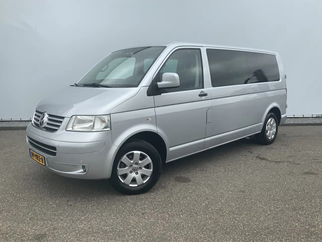 Volkswagen T5 Transporter 2.5 TDI 340 Automaat Trendline Dub Cab 5 Zits Leer - Грузопассажирский фургон: фото 1 Volkswagen T5 Transporter 2.5 TDI 340 Automaat Trendline Dub Cab 5 Zits Leer - Грузопассажирский фургон: фото 1