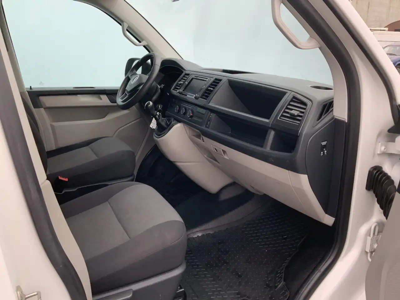 Volkswagen T6 Transporter 2.0 TDI L1H1 Comfortline Airco Navi Trekhaak 2200 - Цельнометаллический фургон: фото 5 Volkswagen T6 Transporter 2.0 TDI L1H1 Comfortline Airco Navi Trekhaak 2200 - Цельнометаллический фургон: фото 5