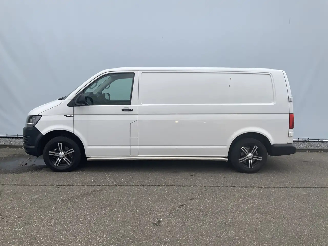 Volkswagen T6 Transporter 2.0 TDI L2H1 Airco Navi 3 Zits Alu Velg Euro 6 - Цельнометаллический фургон: фото 3 Volkswagen T6 Transporter 2.0 TDI L2H1 Airco Navi 3 Zits Alu Velg Euro 6 - Цельнометаллический фургон: фото 3