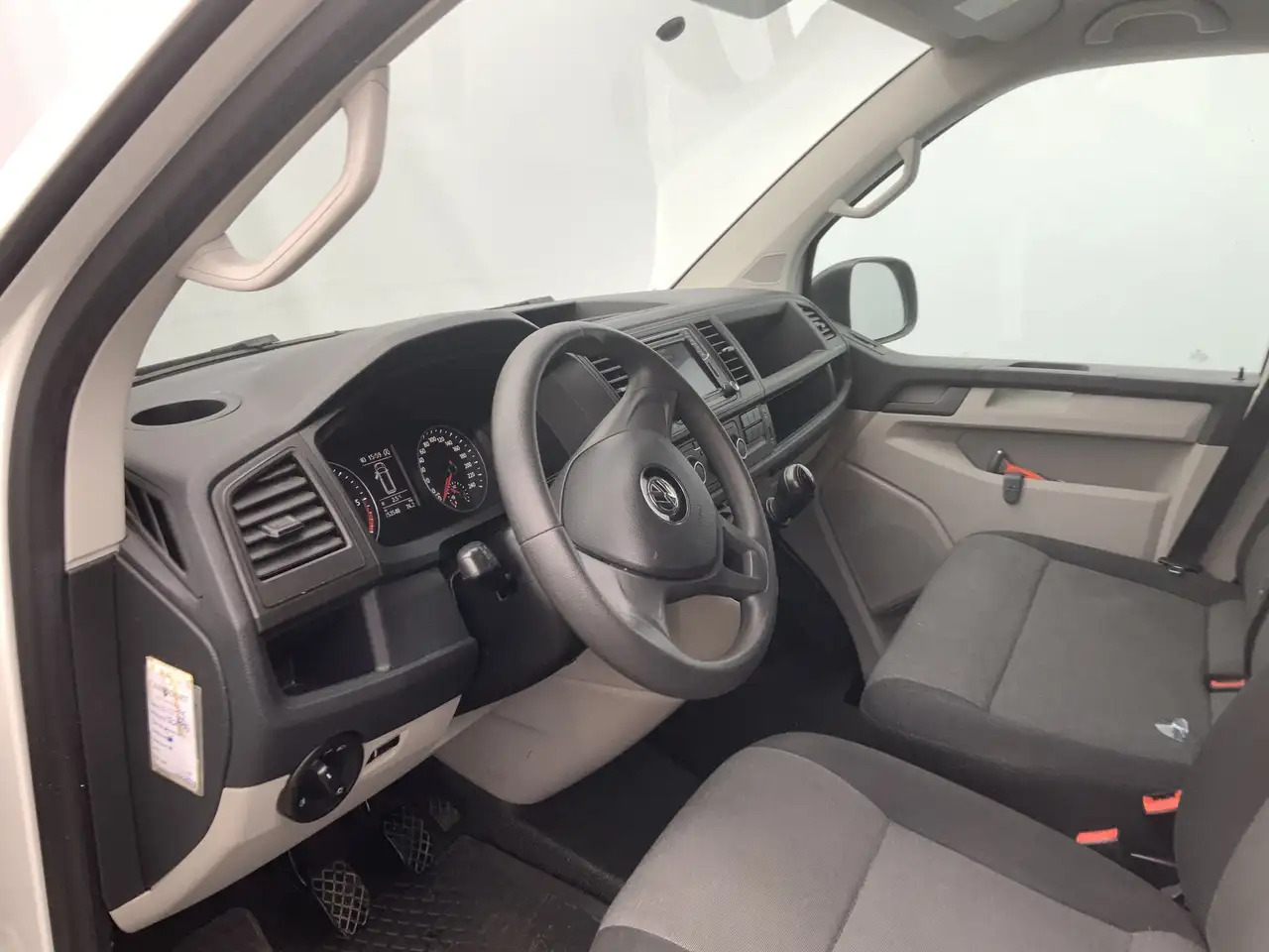 Volkswagen T6 Transporter 2.0 TDI L2H1 Airco Navi Trekhaak 2200 kg 3 Zits Al - Цельнометаллический фургон: фото 5 Volkswagen T6 Transporter 2.0 TDI L2H1 Airco Navi Trekhaak 2200 kg 3 Zits Al - Цельнометаллический фургон: фото 5